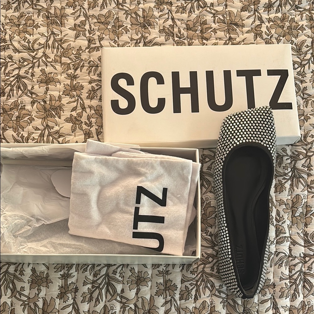 SCHUTZ Black and White Flats for Effortless Style